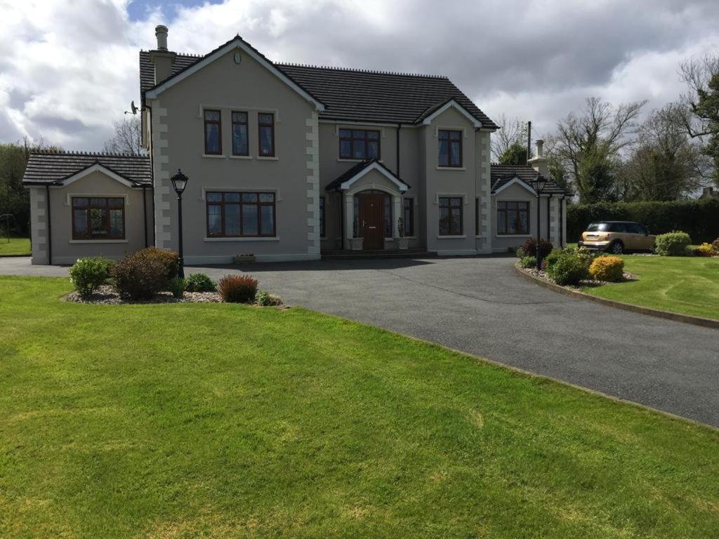 Mayrone House Bed & Breakfast *